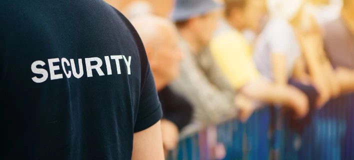 Γνωστός πρώην πολιτικός εργαζόταν στην εταιρεία σεκιούριτι του 46χρονου που εκτελέστηκε στη Βούλα